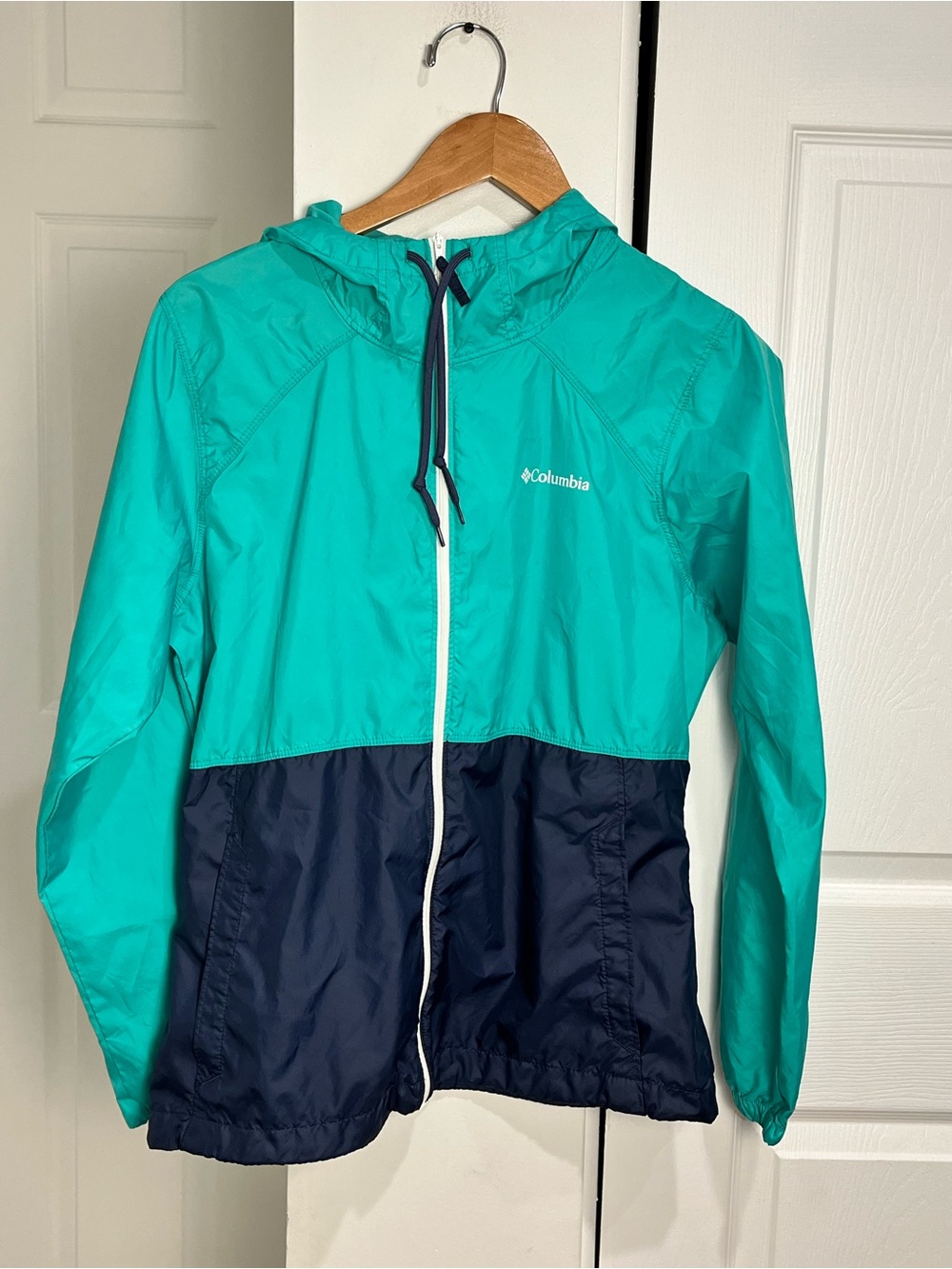 Woman’s Columbia Lightweight Packable Hooded Jacket Shell Size M Teal/Navy